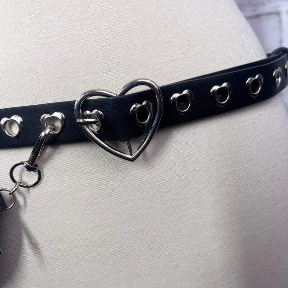 NWOT Heart Belt Heart Buckle Heart Bag - Picture 6 of 11